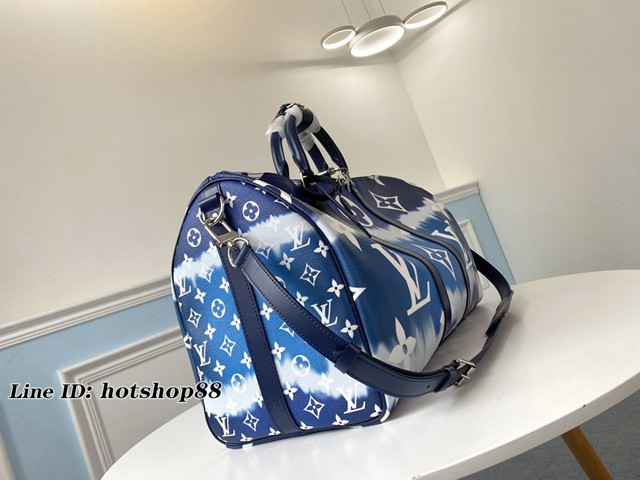 路易威登LV旅行包 M45121藍色 Keepall Bandoulière 50旅行袋 LV大字絲印印染男士旅行袋枕頭包 xxlv2625